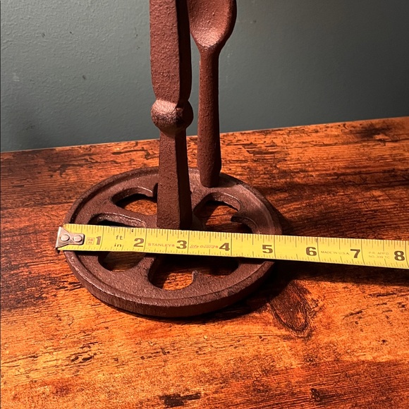 Cast Iron Papertowel holder - Picture 7 of 8